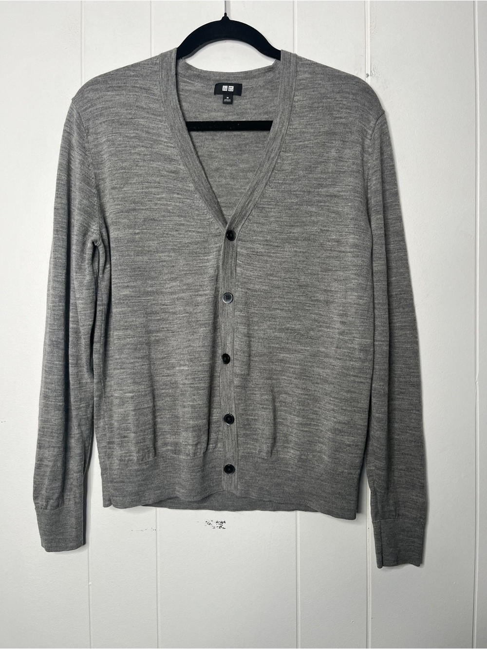 UNIQLO Men’s Wool Gray V-Neck Button Cardigan Sweater Size M Lightweight